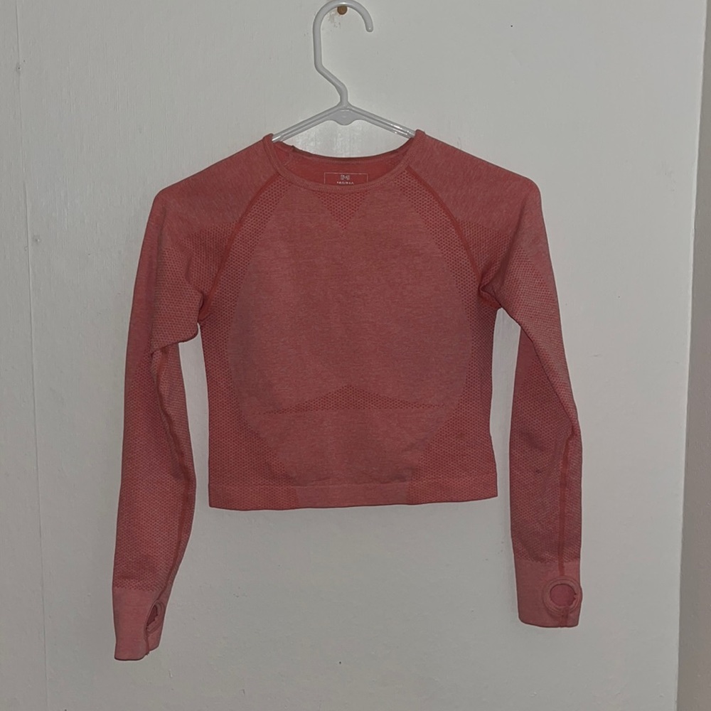 Cropped pink long sleeve athletic top, worn twice, fits a size small, washed